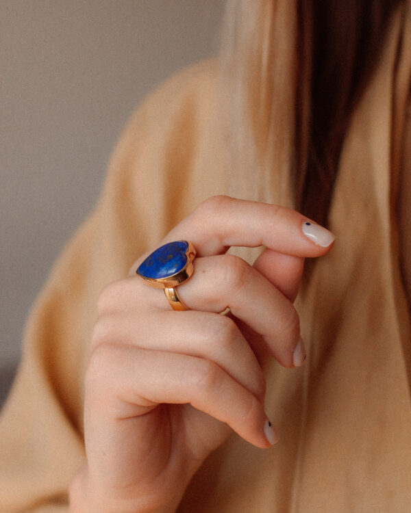 Pierścionek Coeur z lapis lazuli Gold