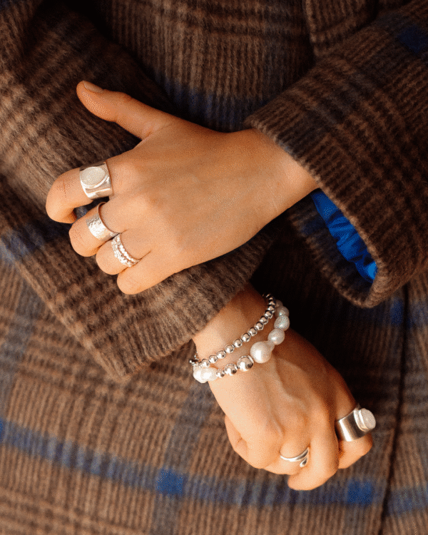 Sygnet Lune z kamieniem księżycowym Sygnet Lune z kamieniem księżycowym