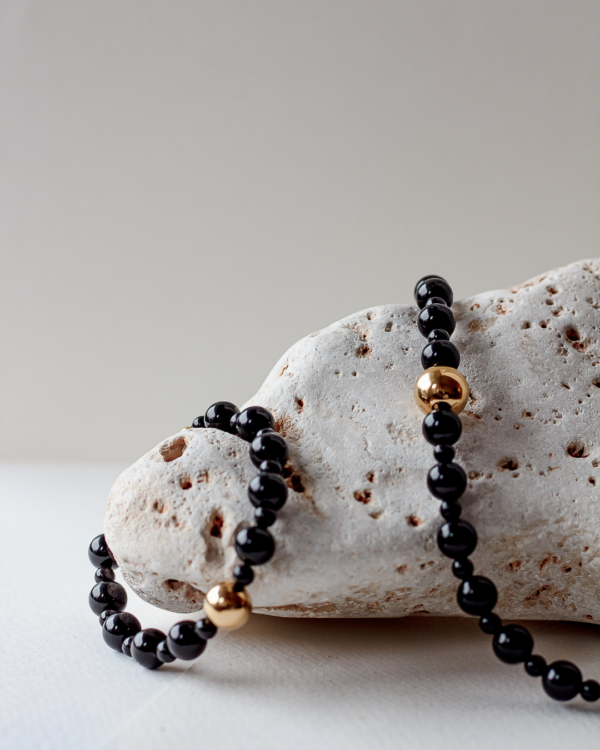 #f7f5f4 (16) Choker Obsydian