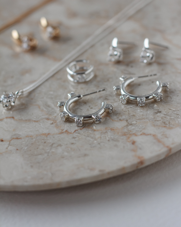 #f7f5f4 (3) Kolczyki Zircone